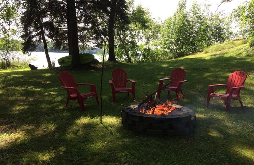 Osage House | Updated 2BR, 5.5 acre gem with vista view of Straight Lake!