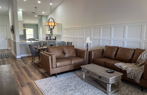 Sarasota Condo | Updated 2nd Floor Condo 12 miles from Siesta Key Beach