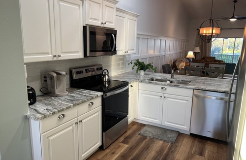 Sarasota Condo | Updated 2nd Floor Condo 12 miles from Siesta Key Beach