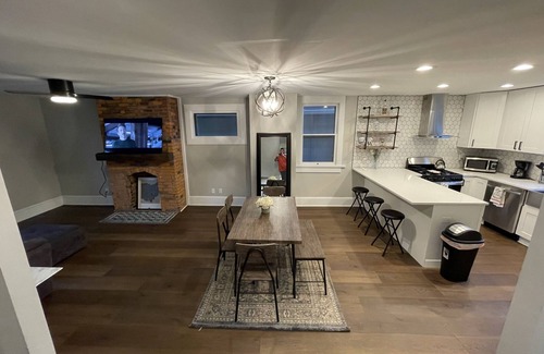 Downtown Columbus House | Updated 3 bedroom Condo 5 minute walk to High Street/Short North