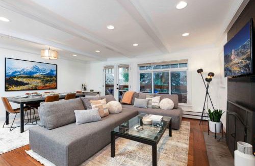 Aspen House | Updated 3BR, 3BA with Pool - Steps to Town