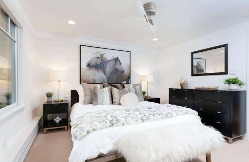 Aspen House | Updated 3BR, 3BA with Pool - Steps to Town