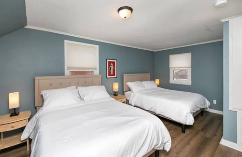 West Des Moines House | Updated 3BR home. Sleeps 6
