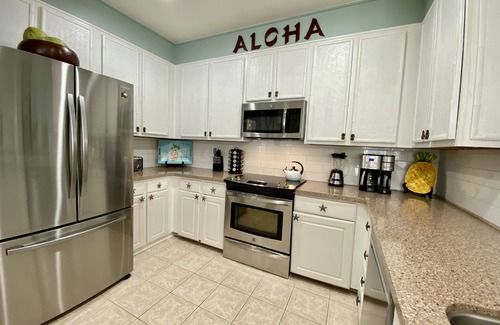 Bayview Condo | Updated-5 Beds-Downstairs Corner-A/C-3 Pools-6 Minutes to Beaches-Beach Cart
