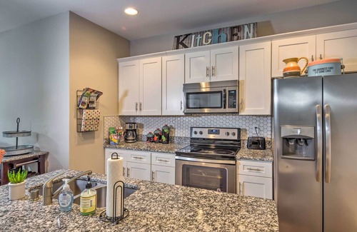 Bowling Green Apartment | Updated Apt: 1 Mi to Western Kentucky University!