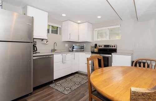 Cottonwood Heights House | Updated Basement Apartment with Hottub & Incredible City View