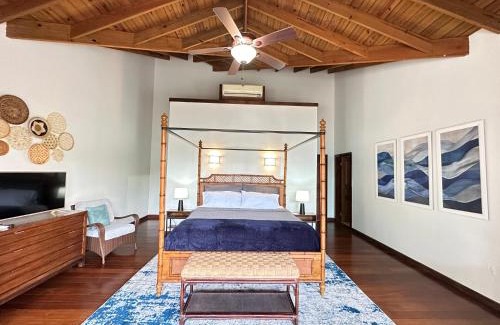 Palmetto Bay House | Updated Beachfront Paradise Infinity Pool Roatan