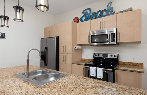 South Padre Island Condo | Updated Condo with Pool, Gym & BBQ Area - Near Beach!