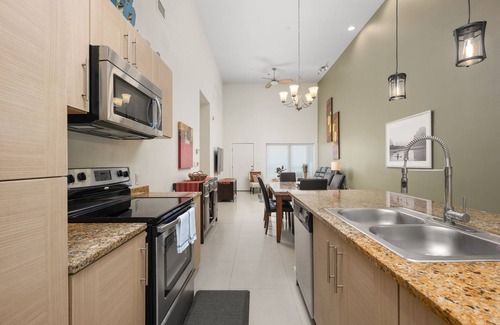 South Padre Island Condo | Updated Condo with Pool, Gym & BBQ Area - Near Beach!