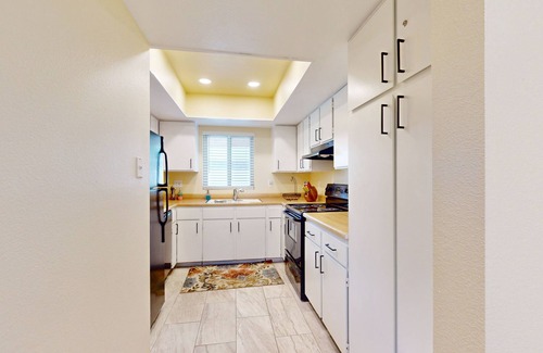 Lake Biltmore Village Condo | Updated condo in great location with private patio, outdoor pool, hot tub, W/D