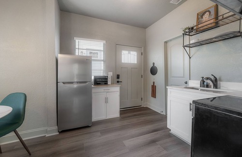 North Hyde Park Apartment | Updated Condo in Heart of Tampa