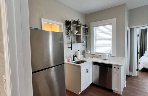 Courier City - Oscawana Apartment | Updated Condo in Heart of Tampa 2