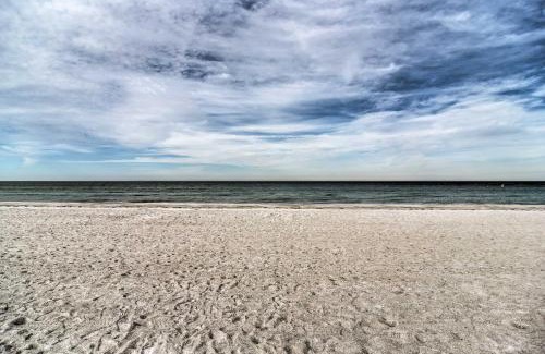 Independence Square Apartment | Updated Condo Near Beach Ideal Walkable Location!