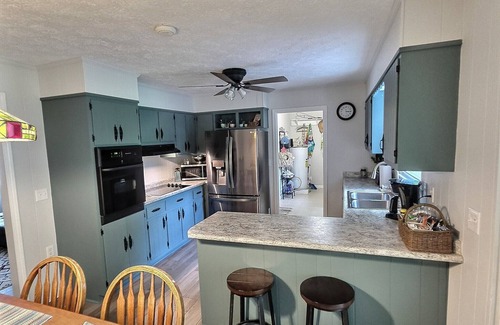 Cadiz House | Updated cottage across from Lake Barkley, awesome patio, pets welcome!