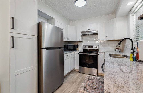 Bella Vista House | Updated, Cozy home- minutes to Tunnel Vision Trail!