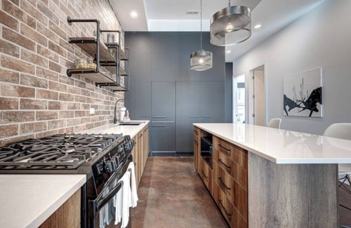 West Loop Condo | Updated Designer Duplex In Fulton Market W/parking