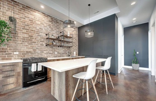 West Loop Condo | Updated Designer Duplex In Fulton Market W/parking