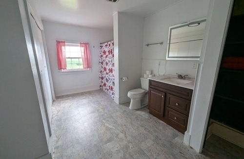 Cuba Other | Updated farmhouse with parking and AC