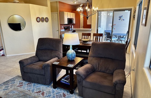 Green Valley House | Updated Furniture & Mountain Views In The Springs