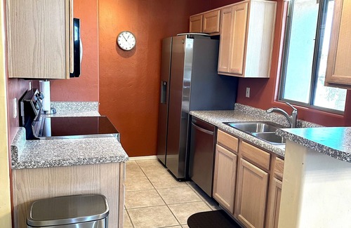 Green Valley House | Updated Furniture & Mountain Views In The Springs