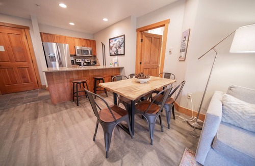 River Run Condo | Updated Ground level Unit Walk to Slopes