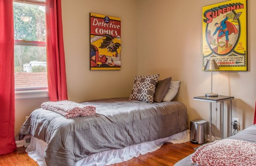 Independence House | Updated Home - Central KC - Minutes From Stadiums - 10 min to downtown