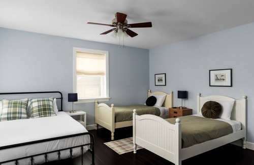 Frontenac House | Updated home near river with large yard