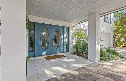 Tarpon Springs House | Updated Home w Heated Pool, Near Beaches - Five-Bedroom House