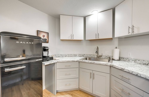 Sandy Apartment | Updated Home w/Mtn Views: 8 Mi to Snowbird Resort