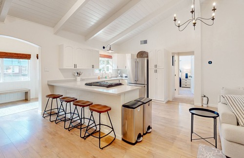 Tahoe Island House | Updated home with enclosed yard, deck, fireplace & grill - near lake & skiing