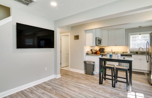 Salisbury House | Updated Home - Walk to Salisbury University!