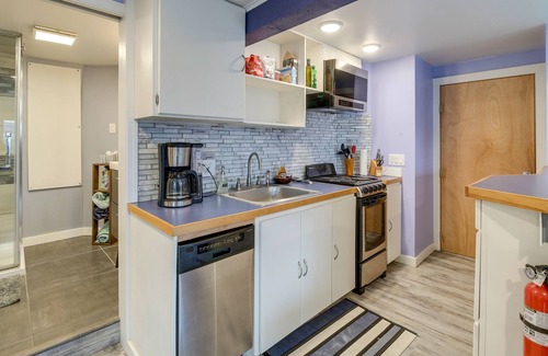 Ketchikan Condo | Updated Ketchikan Condo < 1 Mi to Downtown!