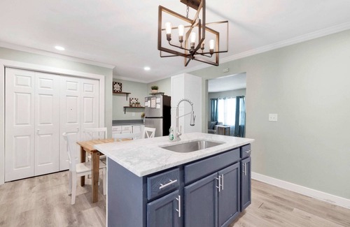Crestline Heights House | Updated Kitchen, Near Downtown - Cozy on 86th