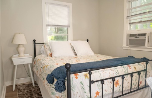 Delavan Cottage | Updated Lake Cottage with amazing sunset views & option for daily pier rental.