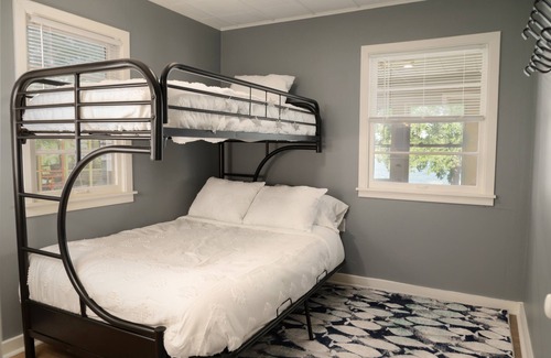 Delavan Cottage | Updated Lake Cottage with amazing sunset views & option for daily pier rental.