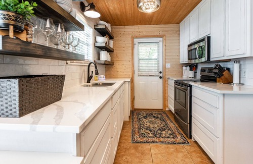 Lone Star House | Updated lakefront 3 bedroom, 2 bathroom home on Lonestar Lake