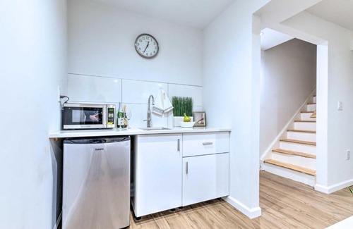 Landover Apartment | Updated Landover Apartment - WFH Friendly!