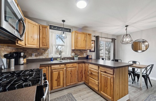 Lansing House | Updated Lansing Home | 4BR w Basement Theater Room