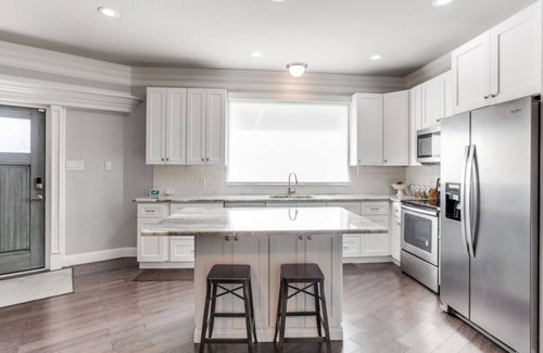 Grapevine House | UPDATED MID CENTURY RANCH IN HISTORIC GRAPEVINE!
