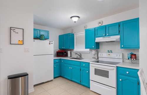 Pharr House | Updated modern 3bedroom 1king 2 queen 1restroom