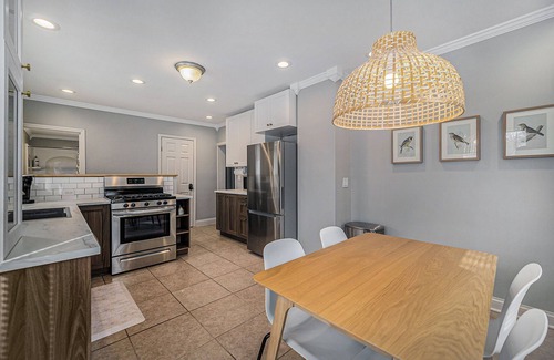 Jackson Apartment | Updated Modern & Spacious 2 bed Apartment Near Everything!