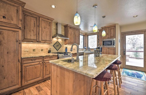 Ouray House | Updated Mtn Home w/Deck on Uncompahgre River