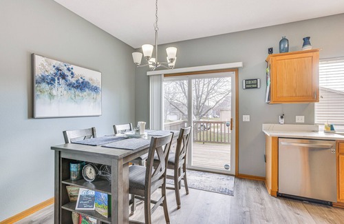 McArdle Condo | Updated Omaha Condo - 15 Miles to Downtown!
