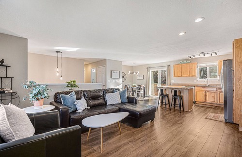 Castle Rock House | Updated, Open 3 bedroom at the Foot of the Rock!
