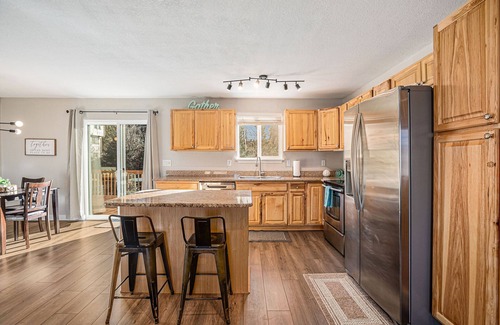 Castle Rock House | Updated, Open 3 bedroom at the Foot of the Rock!