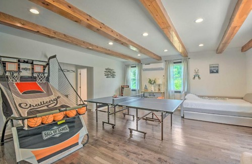Gainesville House | Updated Retreat in Gainesville with Lake View!