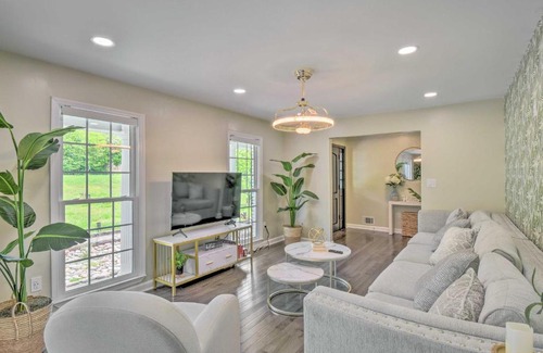 Gainesville House | Updated Retreat in Gainesville with Lake View!