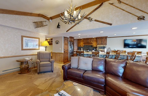 Steamboat Springs Condo | Updated slope-side luxury condo with fireplace, balcony views, & full kitchen