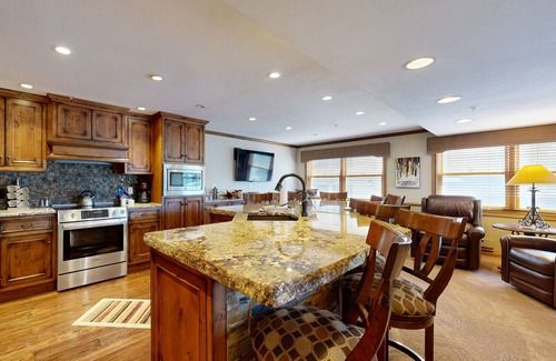 Steamboat Springs Condo | Updated slope-side luxury condo with fireplace, balcony views, & full kitchen