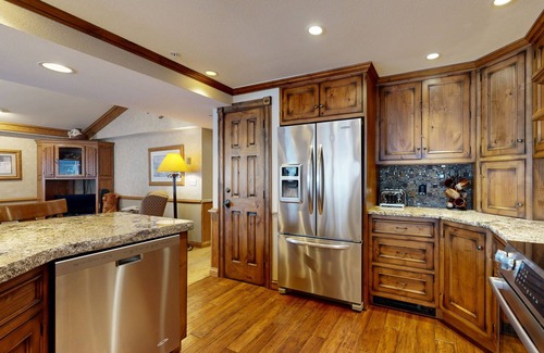 Steamboat Springs Condo | Updated slope-side luxury condo with fireplace, balcony views, & full kitchen